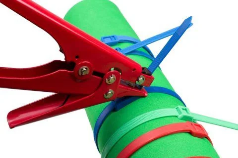 Alicate bridas parques infantiles